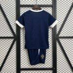 Abbigliamento allenamento bambini Portogallo 2025, taglie 16-28, design classico e traspirante, ideale per allenamenti e partite.